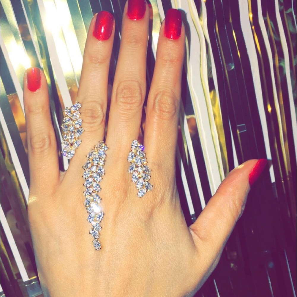 Hand bling. One ring. - Picture 2 of 4